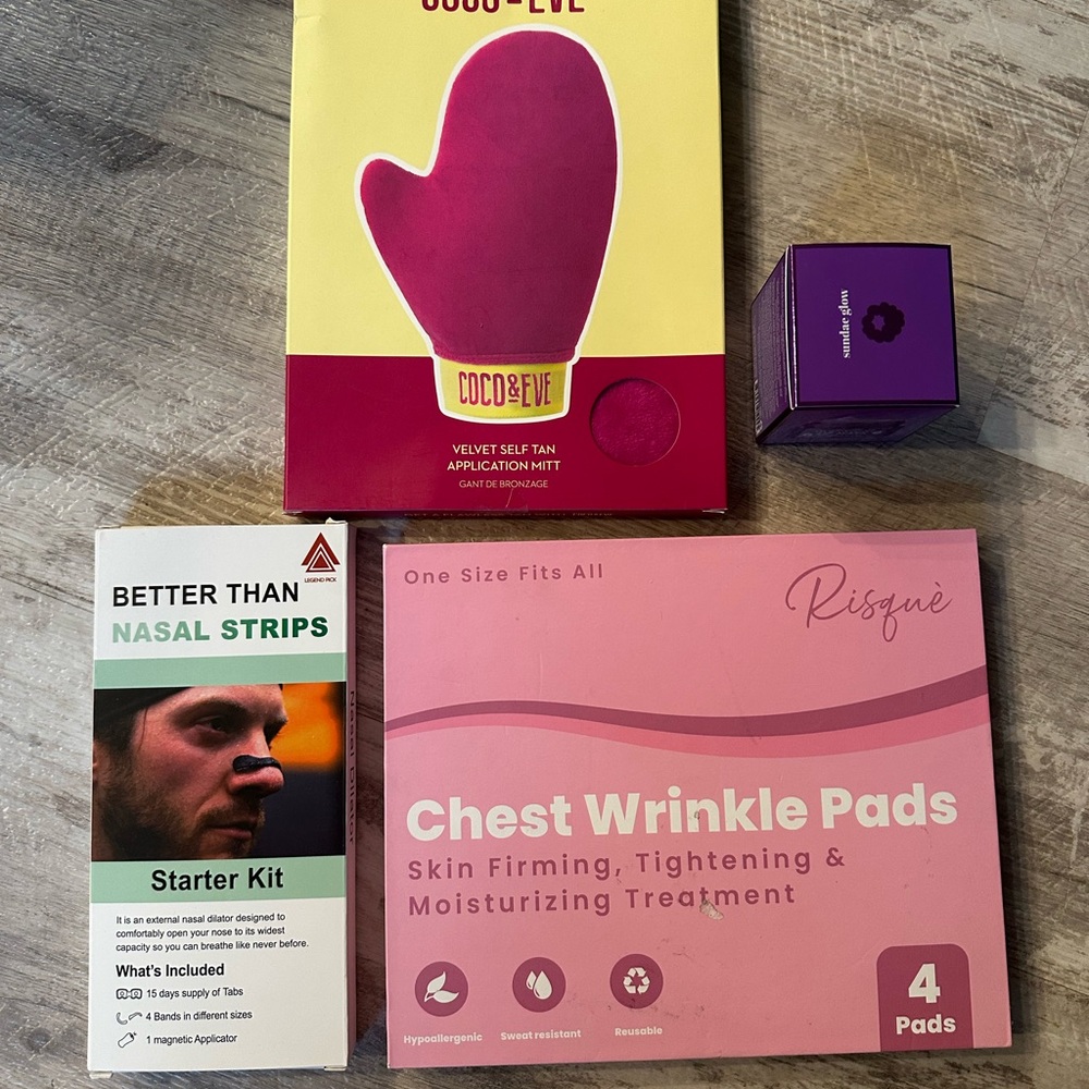 Coco & Eve Velvet Self Tan Application Mitt and bundled Items